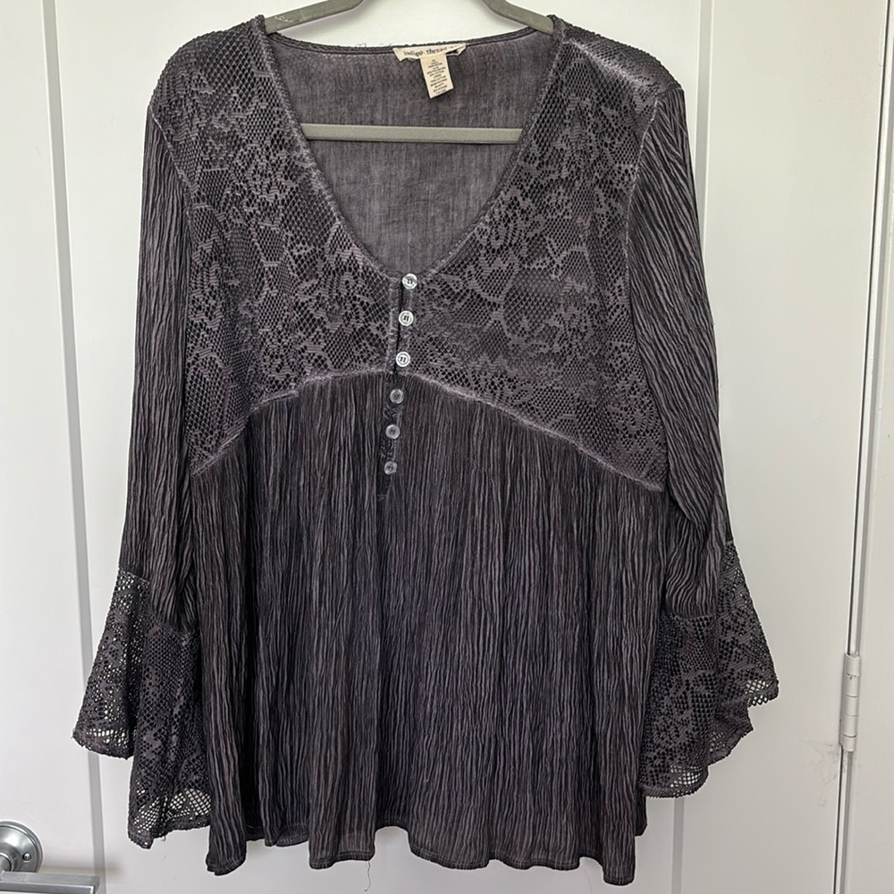 Indigo thread Co. size XL, women’s peasant blouse, V-neck with ruffled sleeves